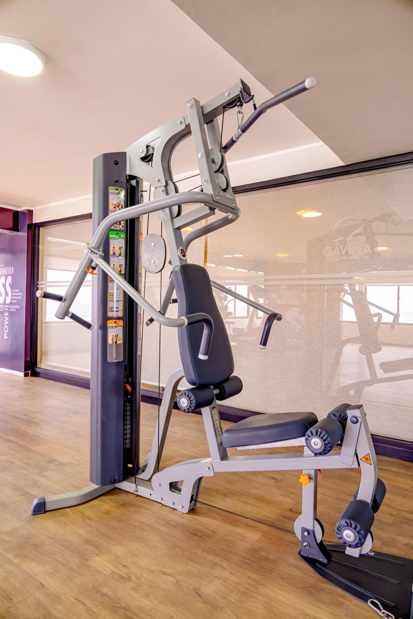 Hotel Gavina Costa Mar 伊基克 外观 照片 A leg press machine
