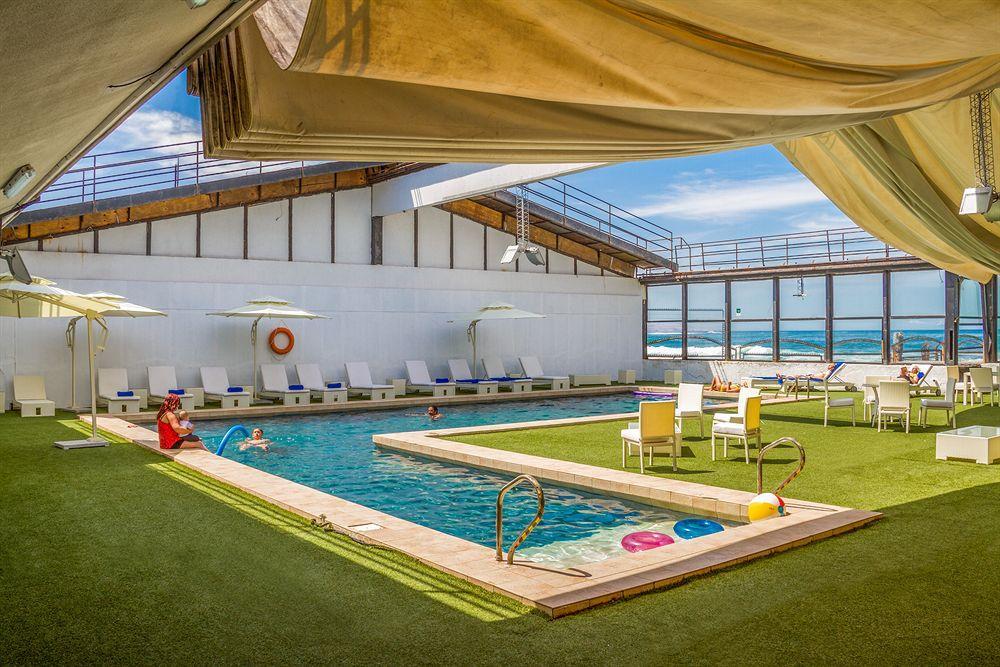 Hotel Gavina Costa Mar 伊基克 外观 照片 The pool on the top deck of the ship